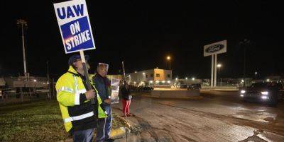 Shawn Fain - Uaw Strike - UAW Strike Is On, First Hitting Bronco, Wrangler, Colorado Assembly Plants - caranddriver.com - state Colorado - state Michigan - state Ohio - county Canyon - state Missouri