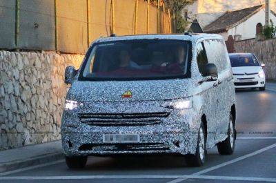 Ford - 2025 VW Transporter Spotted Looking Happier Than The Ford Transit Custom It’s Based On - carscoops.com - Turkey