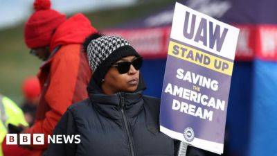 UAW strike: Ford and union agree record pay rise in tentative deal