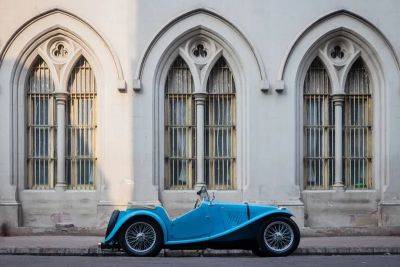 Indian photographer documenting vintage cars as market for old motors revs up