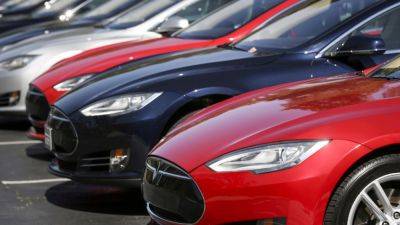Tesla recalling nearly 200,000 vehicles over backup camera glitch - autoblog.com