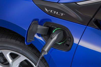 GM plug-in hybrids, Rolls-Royce EV recall, Mach-E discounts: Today’s Car News - greencarreports.com - Usa