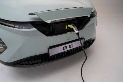 Electric Chery Omoda E5 Bound For Australia This Year - carscoops.com - China - Britain - Australia