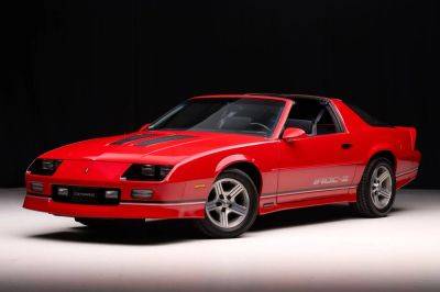 Immaculate Chevrolet Camaro IROC-Z Selling With 440 Original Miles - carbuzz.com