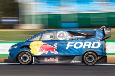 Ford's 1,400-HP SuperVan Makes History At Mount Panorama Circuit