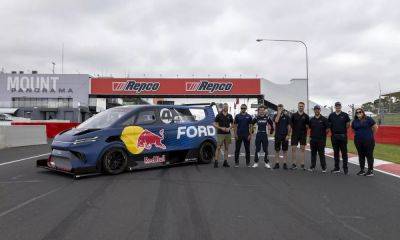 Romain Dumas - Ford SuperVan 4.2 Sets Mount Panorama Lap Record - carmag.co.za - county Ford - Australia
