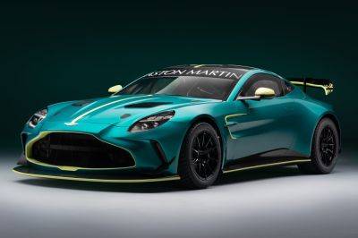 Aston Martin Vantage GT4 Revealed With Ingenious Transmission Solution - carbuzz.com