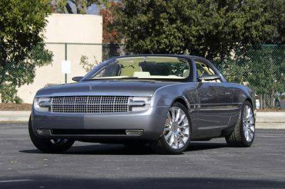 Beautiful Lincoln Concept Appears For Sale As Rebadged Ford Thunderbird - carbuzz.com - Usa - city Detroit