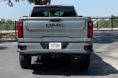 Chevrolet And GMC Heavy-Duty Truck Tailgates May Open Unexpectedly - carbuzz.com - county Park