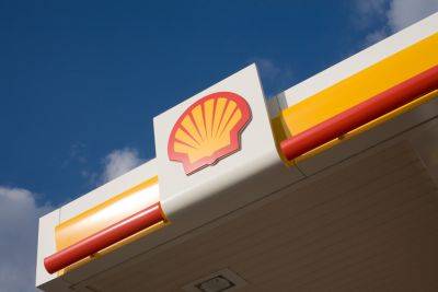 Shell is shedding some gas stations in favor of EV charging - greencarreports.com - China - Britain - state Kentucky