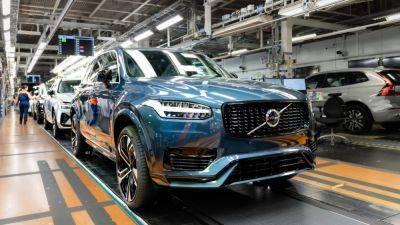 Volvo builds its final diesel-powered car, a blue XC90