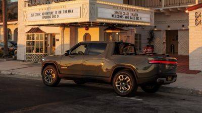 Rivian Stops Taking New Orders For R1T And R1S Until Late Summer - carscoops.com - Usa - state Illinois