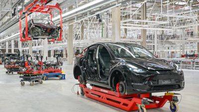 Elon Musk - Tesla’s $25,000 car means tossing out the 100-year-old assembly line - autoblog.com - China - city Detroit