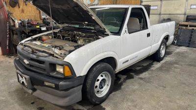 Ultra-Rare Factory 1997 Chevy S-10 EV Pops Up for Sale on Facebook - thedrive.com - Usa - state Indiana