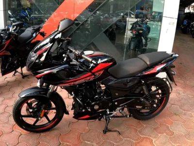 Updated 2024 Bajaj Pulsar 220F Launched With New Graphics And A Fully Digital Console - zigwheels.com - India - city Pune
