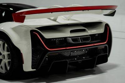 Czinger’s Latest 21C Hypercar Is The All-White Special ‘El Mirage’