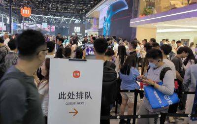 People queue hours to see Xiaomi SU7 closer at Beijing Auto Show [Report] - carnewschina.com - China - city Beijing