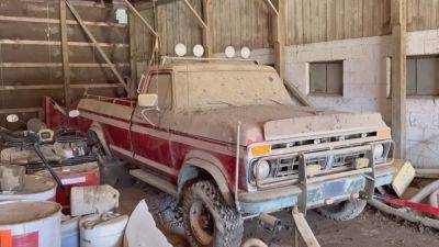 Watch This Filthy, Low-Mile 1977 Ford F-250 Get Rescued After 35 Years