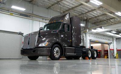 Toyota supersizes battery in fuel-cell semi, teases formula for pickups