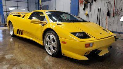 Crashed 12K-Mile 1999 Lamborghini Diablo VT Roadster Could Be a Salvage Auction Score - thedrive.com