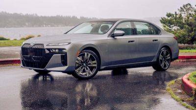 The BMW 7 Series Plug-In Hybrid Can't Beat The EV - motor1.com