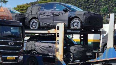 Hyundai Alcazar SUV facelift spied, front profile partially revealed - auto.hindustantimes.com
