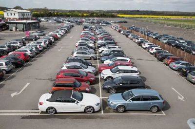 Nine out of ten councils do not plan to increase parking bay sizes - autocar.co.uk - Britain