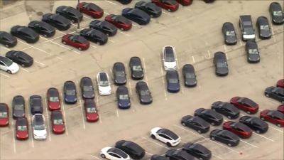 Hundreds Of Teslas Are Piling Up In A Vacant Mall Parking Lot - motor1.com